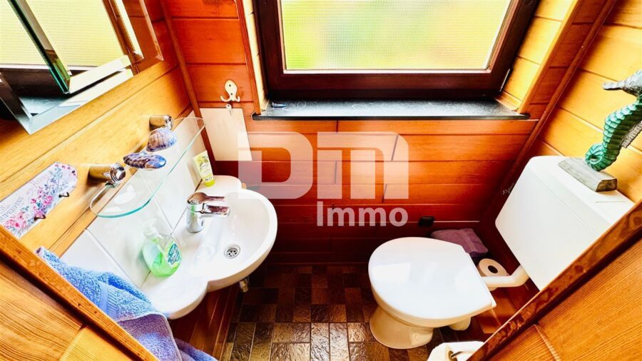 Gepflegtes 1 bis 2 Familienhaus in gesuchter Ortsrandlage mit Panoramablick - EG Gäste WC
